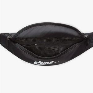 Black Nike Heritage Waistpack (3L)